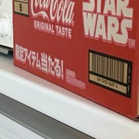 猫に乗ってほしくない場所を『ダンボールでガード』していたら…予想外の行動に爆笑の声「気持ちよさそうｗ」「なんて可愛いのｗ」と20万表示