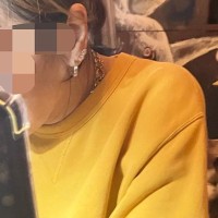 作業中、『背後』を見ると愛猫が……飼い主爆笑の『まさかの光景』が可愛すぎると７万いいね「わぁぁいいな」「されてみたいｗ」と反響