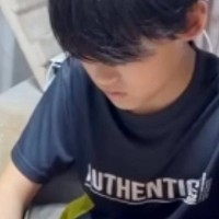 塾の先生から送られてきた『息子の様子』を見ると…まさかの光景に笑ってしまうと33万再生「学力爆上がりしそうｗ」「素晴らしい集中力ｗ」