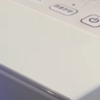 空気清浄機を見ると、ネコが…まさかの場所で『くつろいでいる光景』が35万再生「ぴったり過ぎるｗ」「連れていかれるときまで可愛い」