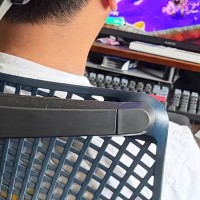 ゲーム中のお父さん→すぐ隣を見ると、『猫』が…あまりにも『健気な様子』に「良い子すぎる」「お利口さんで可愛ぃぃ」と67万表示