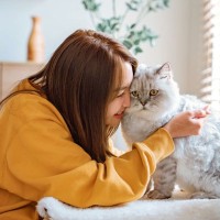 猫と『いつも一緒』にいることが危険な理由4選　起こりうるトラブルや適切な接し方