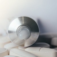 皮膚の塗り薬が原因に？猫の「ビタミンD中毒」の症状と予防法【獣医師執筆】