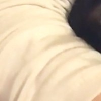 薬を塗られるのがイヤな猫→飼い主の腕に顔をうずめて…キュンとくる光景が93万再生「ちっちゃい子みたい」「お返事してるの可愛すぎ」