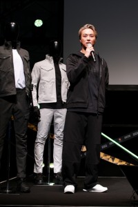 TAKAHIROがモデル監修を務めるワークマン「ZERO-STAGE」新作登場！圧倒的な撥水効果に驚愕