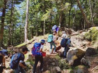 山梨県北杜市がつくる自然の中の学び 小中学生向け登山学校「ほくと山の学校2026」