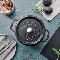 MASTERMIND JAPANとSTAUBがコラボ、限定デザインのココット誕生