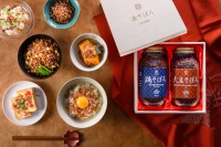 お笑いコンビ「はんにゃ.」と三共食品がコラボ、新商品「金そぼろ」発売