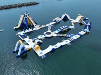 2025年夏「片男波海水浴場」に国内屈指の規模を誇る海上アスレチック「AQuaLooP」がオープン！