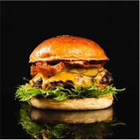 『グルメバーガーマンス』で100%オーストラリア産ビーフ使用の特製バーガーが話題に