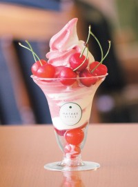 暑い季節にうれしい旬のフルーツパフェとブランド牛弁当！「山形・宮城・岩手うまいものめぐり」開催