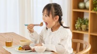 「エジソンママ」がお箸の正しい持ち方を自然と意識できる「天然木のお箸」をリニューアル