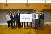 長野県伊那市、新ブランドスローガン「森といきる 伊那市」を発表