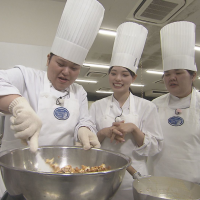 深夜バラエティ「ぼる部屋」が福岡のチョコレートショップとスイーツ開発！