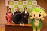 坂祝町のふるさと納税返礼品に柴田自動車のラジコンカーとシバタイヤクーポン