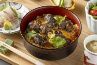 「いけすと炭と薪焼と 博多 とりとりと」が博多で新規オープン！二つの顔を持つ親子丼が話題