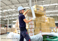 日本航空がバイオマスストレッチフィルム採用でCO2削減、BePLAYER®ブランドがサポート