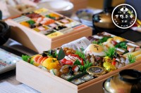 創業170周年の下鴨茶寮、新春に向けた「おせち2026」全12種類を発表！　世界遺産・下鴨神社での特別な発表会開催