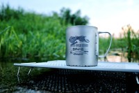 「天下一品×deps」コラボ第3弾、究極の軽さと高い機能性を兼ね備えた「チタンダブルマグ450」を発売！