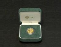 純金製「K24ホノルルマラソン2025記念メダル」が2025年12月1日より販売開始