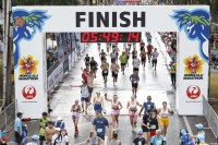 華やかな花火とともに「JALホノルルマラソン2025」がスタート！史上最多の参加者が集結したランナーの祭典