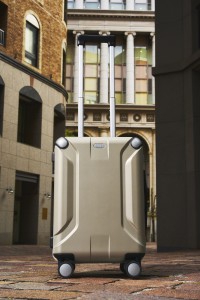 ヘルメット製造技術を活かした機内持ち込みサイズのキャリーケース「X-CORE」、数量限定で発売