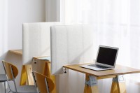 リブグラフィ、オープンオフィス環境を改善する新製品「吸音デスクトップパネル サイドタイプ」発売
