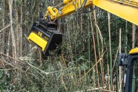 「タケカルゴン」が新登場！竹・大径木・切り株まで破砕可能な油圧ショベル用マルチャー