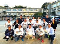 校庭の遊具を再生！塗装ボランティアが地元小学校で実施