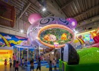 おやつタウンに新感覚エンターテインメント！「夢のプロジェクションマッピングショー～恐竜と一緒に・ぴょんぴょんダンス～」が開催