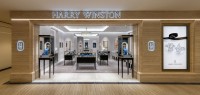 ハリー・ウィンストン阪急梅田店、リニューアルオープンと新作「リリークラスター・ミニ・ペンダント」先行販売