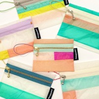 パラグライダー生地をアップサイクルしたミニポーチ「parabum」が新生活を彩る