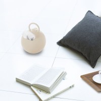 インテリアに馴染むポータブルペーパーホルダー「ポイッとボール」がリニューアル