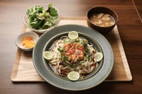 『editor’s fav るるぶキッチン』で「オカベの麺」使用の期間限定ランチ登場