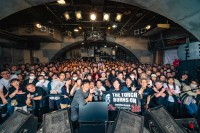 エリック・マーティン、30年ぶりに神戸チキンジョージへ　武井壮も祝福