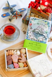 「アチェリのおやつ」より、物語の世界を味わう「ドラゴンのクッキー缶」予約販売開始