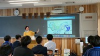 お絵かきクリエイターが母校で「好きを仕事に」と題した特別授業を実施