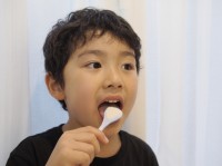 お子さまの舌ケア習慣をSHIKIENが提案、親子で始める「見える化」ケア
