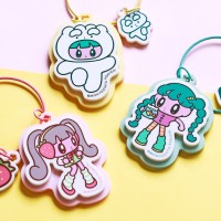 アクリルグッズブランドTICO、アーティスト「モニョチタポミチ」とコラボした限定アクリルアイテム全6種を販売開始