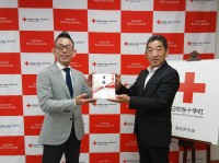 メディカルラボ、医学部受験情報誌の売上の一部を日本赤十字社へ寄付