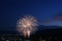 笛吹川県下納涼花火大会で軒先パーキングを活用した駐車場予約を開始