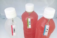 JR西日本の駅名看板がチャームに。アイナスが紙屋町シャレオで先行発売