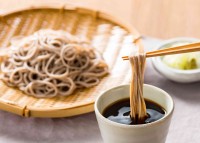 火を使わず流水解凍で本格的な味を。九重味淋から「だし香るつゆの冷やしそば」が登場
