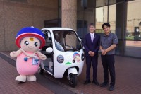 バブルが伊勢原市へ3人乗り電動トライク「VIVEL COCO」を寄贈