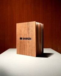 万代建材の廃材を活用した「突板サンプル帳」が配布数400冊を突破