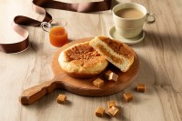 コモが秋のトレンド「キャラメル」を詰め込んだ新作「キャラメルクリームパン」を発売
