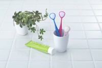 秋の味覚を堪能する新習慣 家族で始める舌ブラシケア