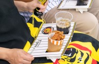 若井産業、阪神タイガース承認の膝上ミニテーブル「阪神タイガースニーブル」をMakuakeで先行販売