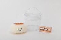 長野の郷土料理おやきをモチーフにしたぬいぐるみ「おやきちゃん」が商品化