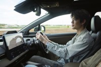 TOYOTAの電気自動車「bZ4X」で巡る三崎の旅。宮沢氷魚が体験する「365 SCENES」第3弾公開